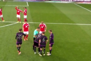 露頭就秒！凱恩的任意球此刻已成藝術