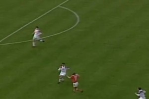 已成藝術(shù)！來(lái)欣賞博格坎普在歐洲杯上的瀟灑控球