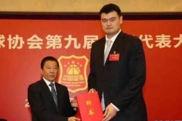 姚明什么時候擔(dān)任的籃協(xié)主席？