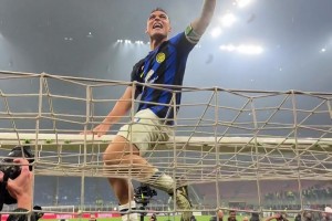 爬橫梁這事，還是勞塔羅有經(jīng)驗