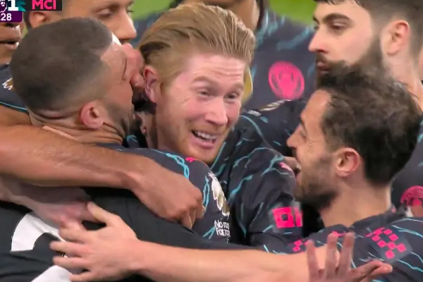 曼城德布勞內(nèi)八年<a href=http://8809.jianzhanzj.com/tag/yingchao.html target=_blank class=infotextkey>英超</a>生涯首次用頭球攻破對方球門