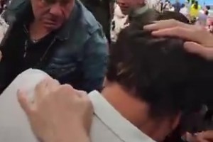 巴薩球員泄憤踢球，皇馬球迷無辜被打中